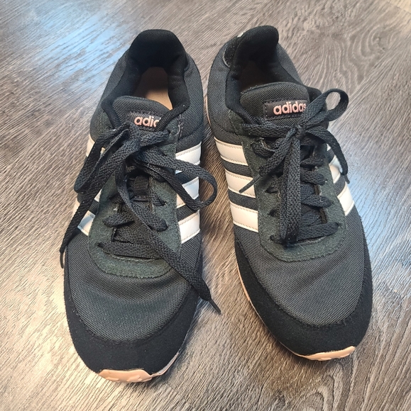 ADIDAS Low Top Training Sneakers - Picture 1 of 6